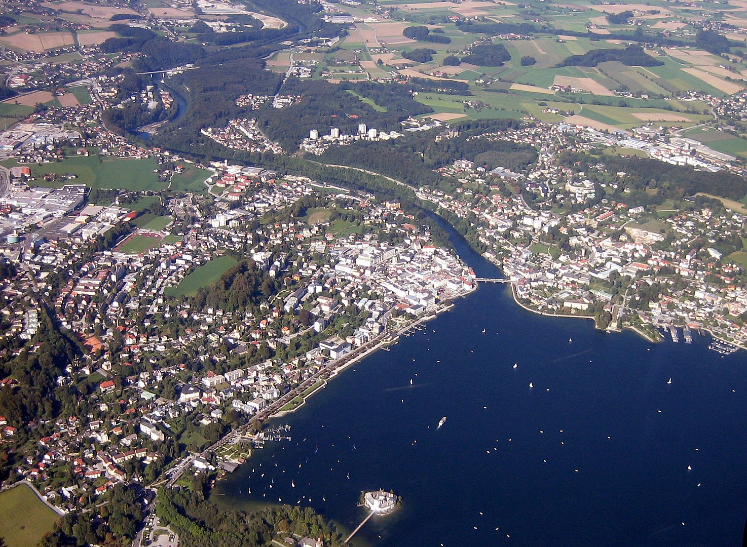 1474px-Gmunden-Luftbild